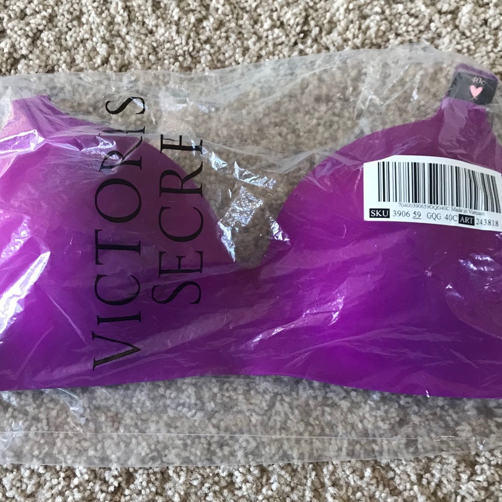 NWT Victoria Secret bra in purple 40 C